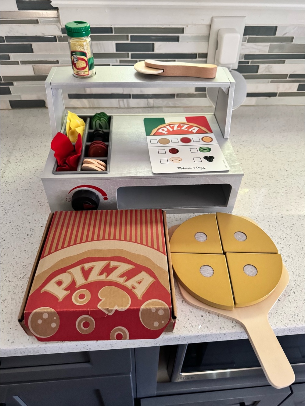 Melissa & Doug Top & Bake Pizza Courier